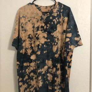 Urban Outfitters Men’s Large Dark Blue Bleach Dyed T-shirt